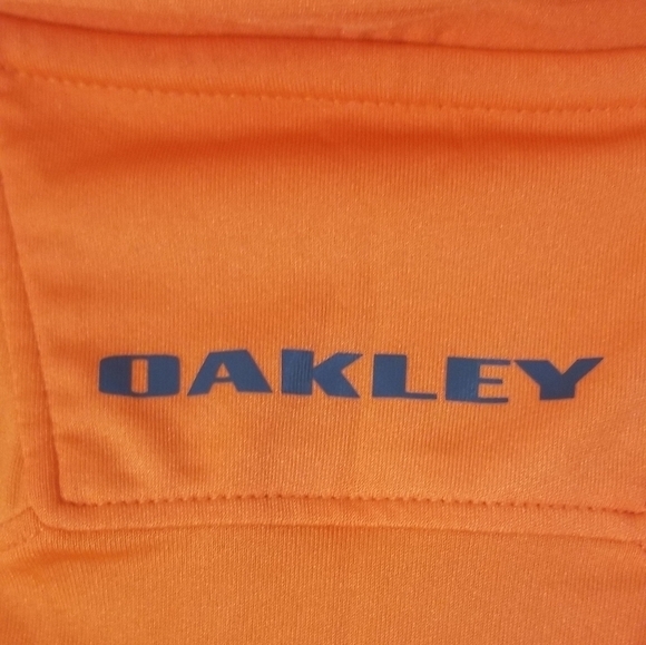 Oakley Hydrolix Golf Polo. Orange and Grey. Striped Front. Regular Fit. Size L. - Picture 7 of 8
